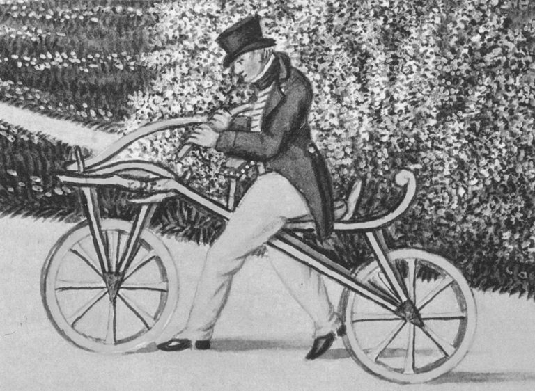 La draisienne, ancêtre du vélo.